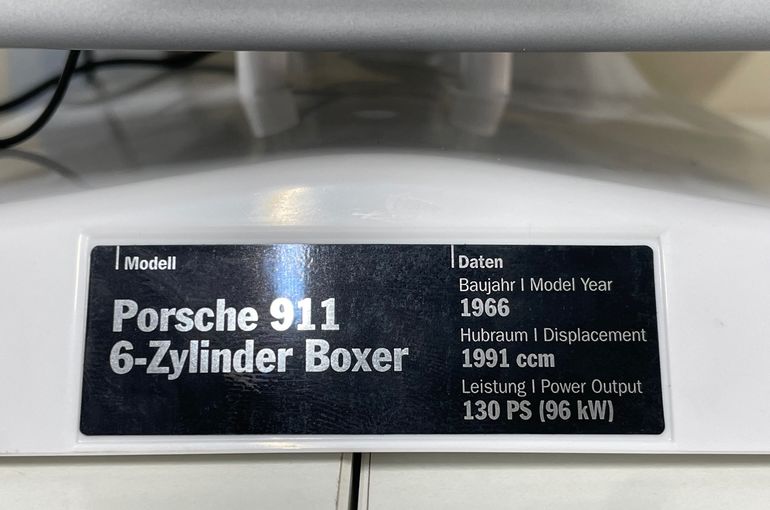 FRANZIS製プラモデル Porsche 911 Boxermotor 1:4 完成