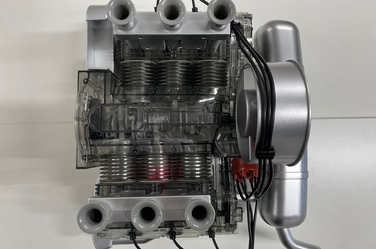 FRANZIS製プラモデル Porsche 911 Boxermotor 1:4 完成